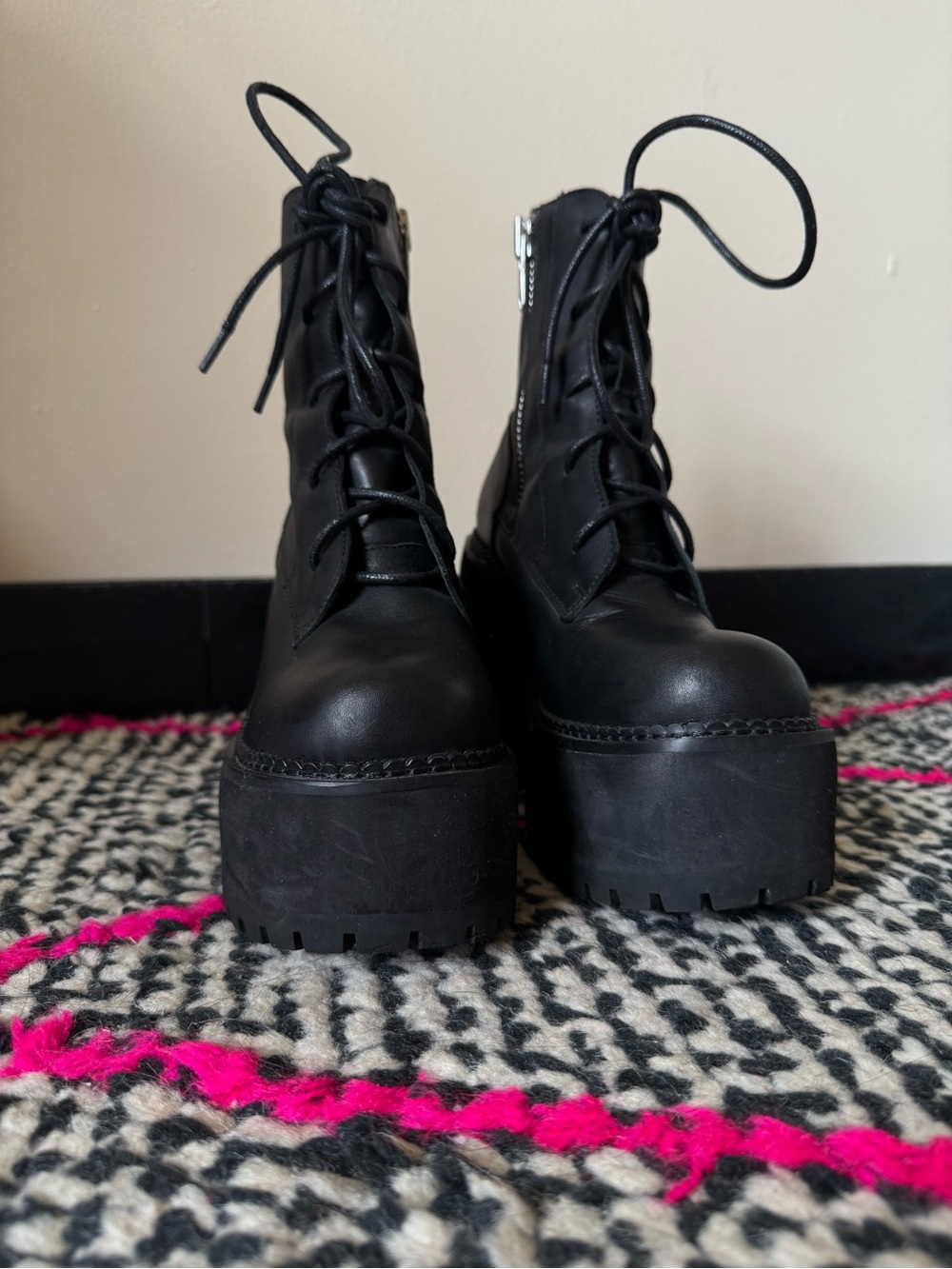 UNIF Choke Boot - US 7 - Black lace-up chunky platform heel boot - Picture 6 of 10